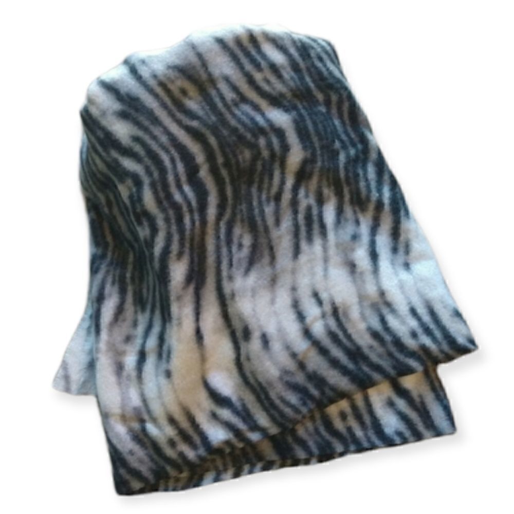 Soft Gray Print Scarf - Picture 2 of 4